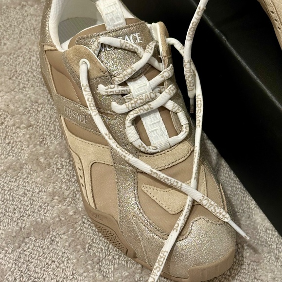 NIB Versace Women's Sneakers 9.5 - Picture 5 of 8